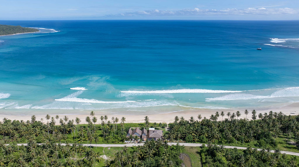 Villa Marbella Mentawai - Beachfront Surf Villa with Pool & Guest Flat, Indonesia — photo 2