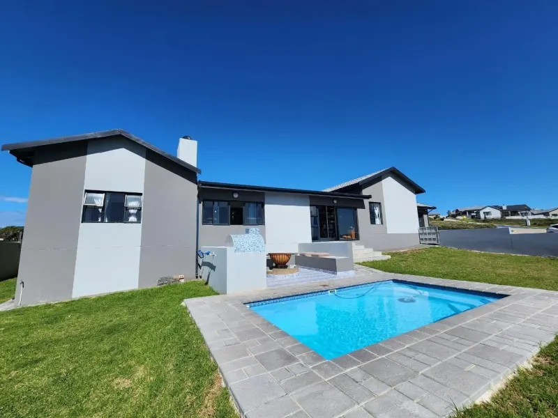 3 Bedroom House for Sale in Blue Waters Estate - 3
