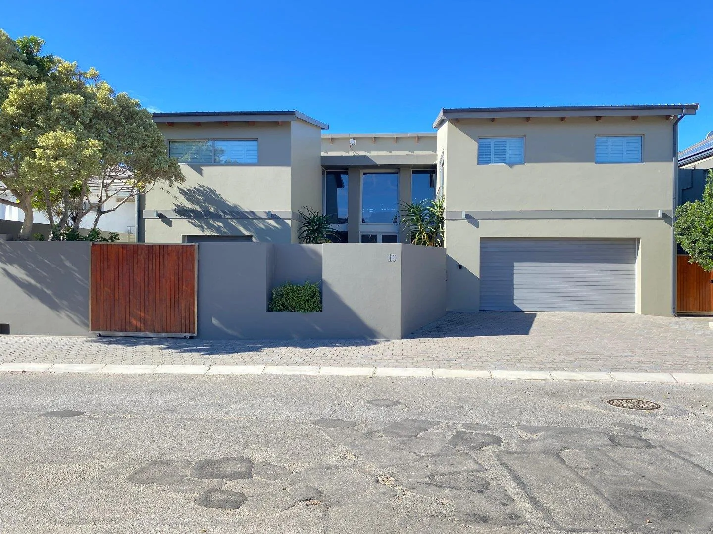 5-bedroom-on-the-sand-at-jeffreys-bay