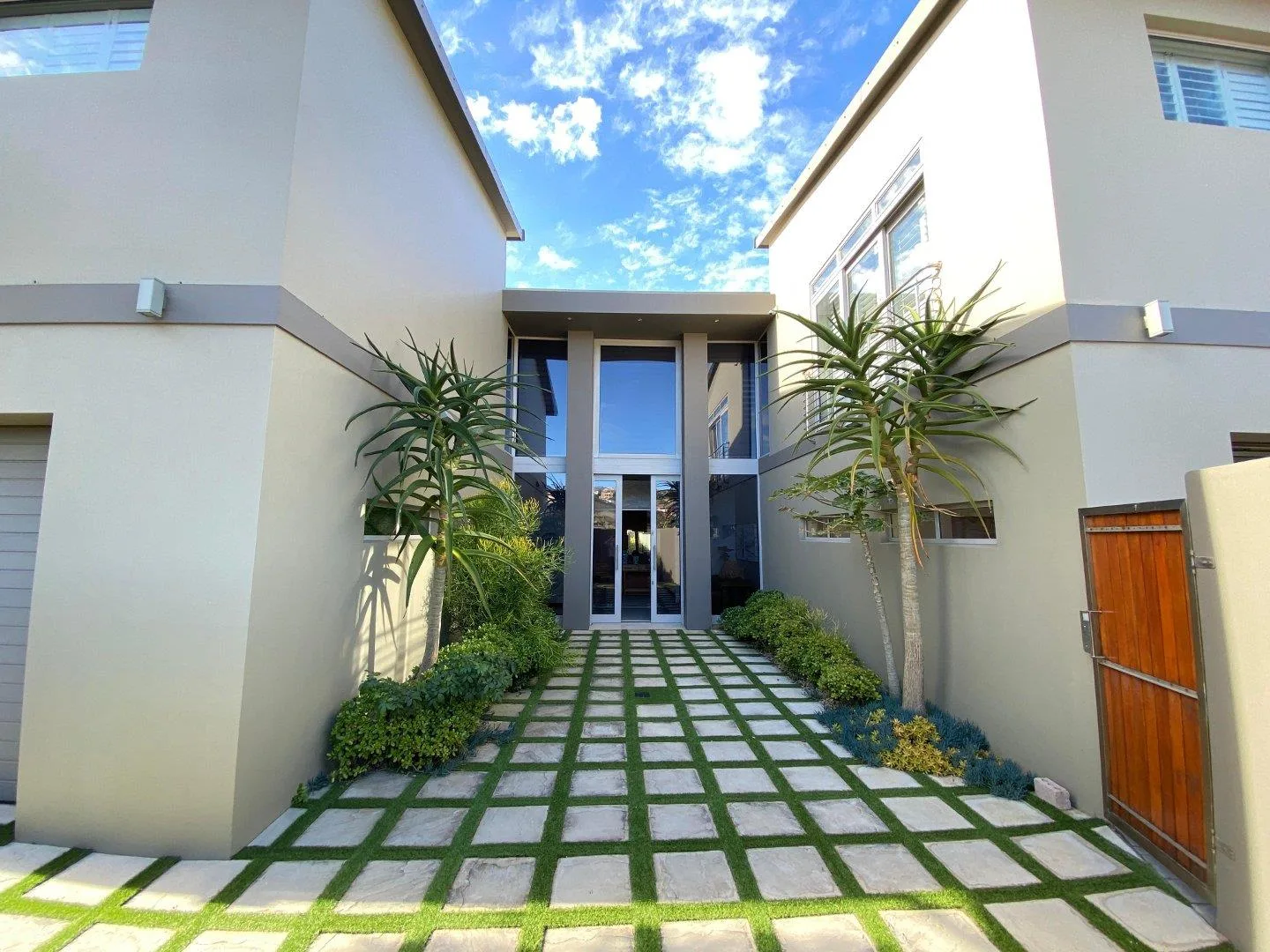5-bedroom-on-the-sand-at-jeffreys-bay