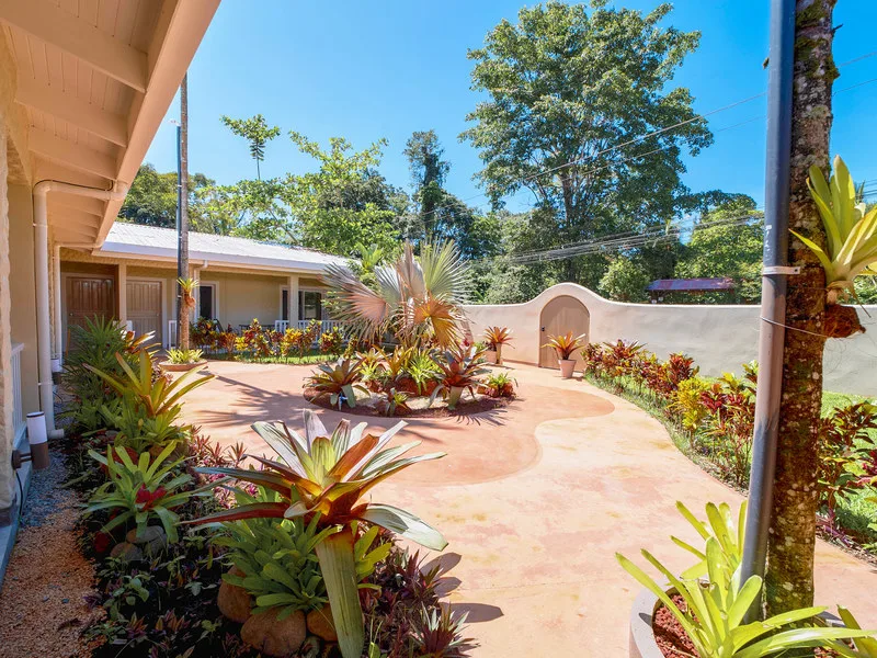 beachside-hotel-steps-from-playa-chiquita-white-sands