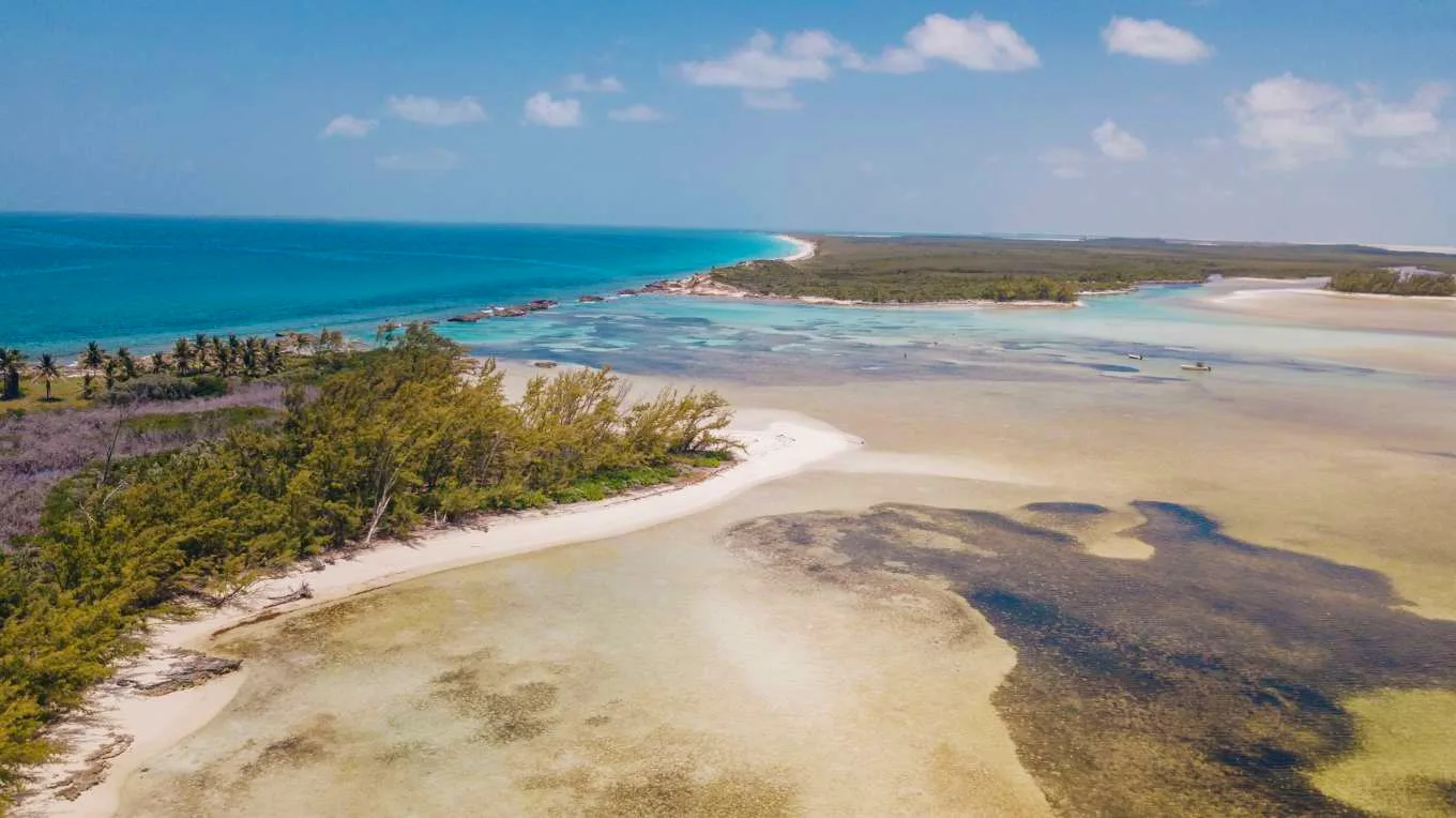 hawks-nest-cay-The-berry-islands-bahamas-caribbean