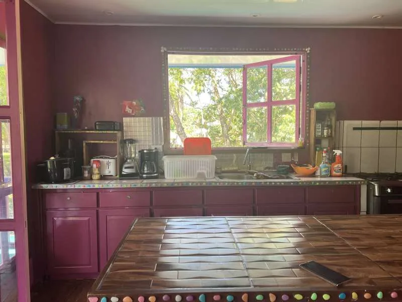 zan_income_cabina_house_kitchen