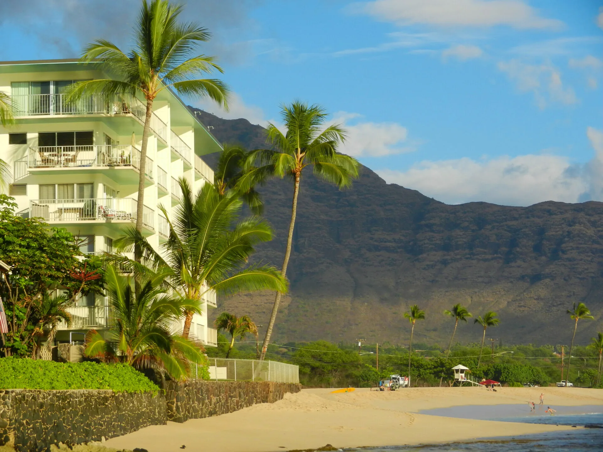 makaha-surfing-beach-condo