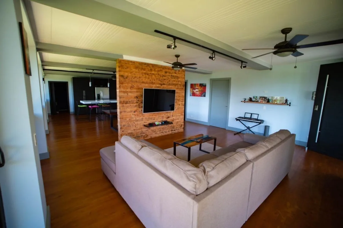 Modern Tropical Comfort in Tranquil Setting - 3