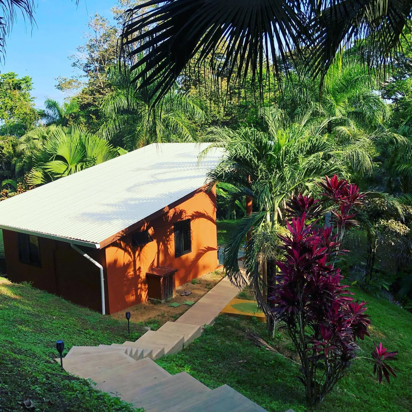 pavones-jungalow-coconut-shakk-costa-rica