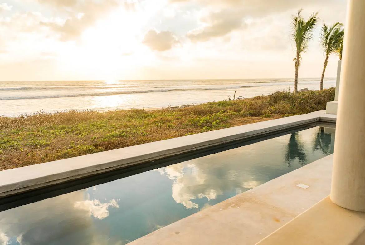 Casa-Kona-Luxurious-Beachfront-Villa-with-Stunning-Ocean-Views -15