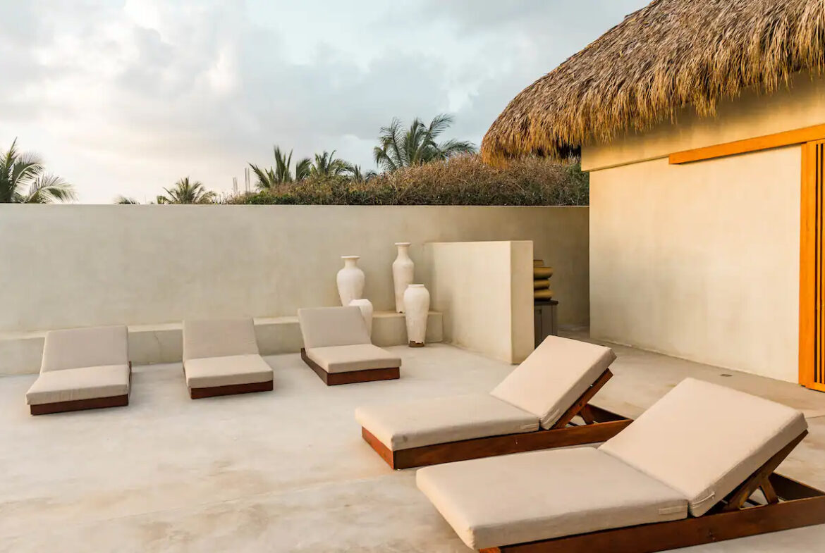 Casa-Kona-Luxurious-Beachfront-Villa-with-Stunning-Ocean-Views -6