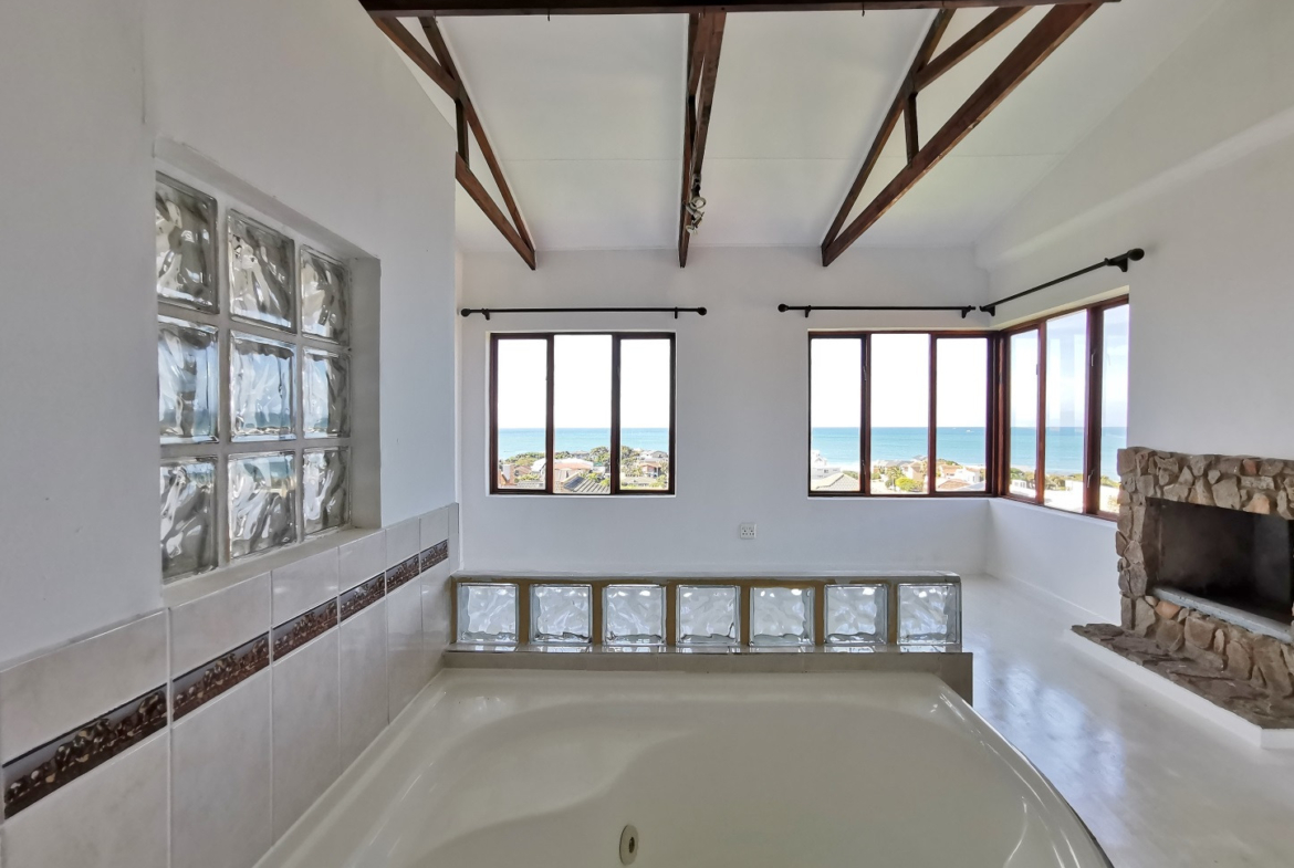 5-bedroom-oceanview-at-jeffreys-bay