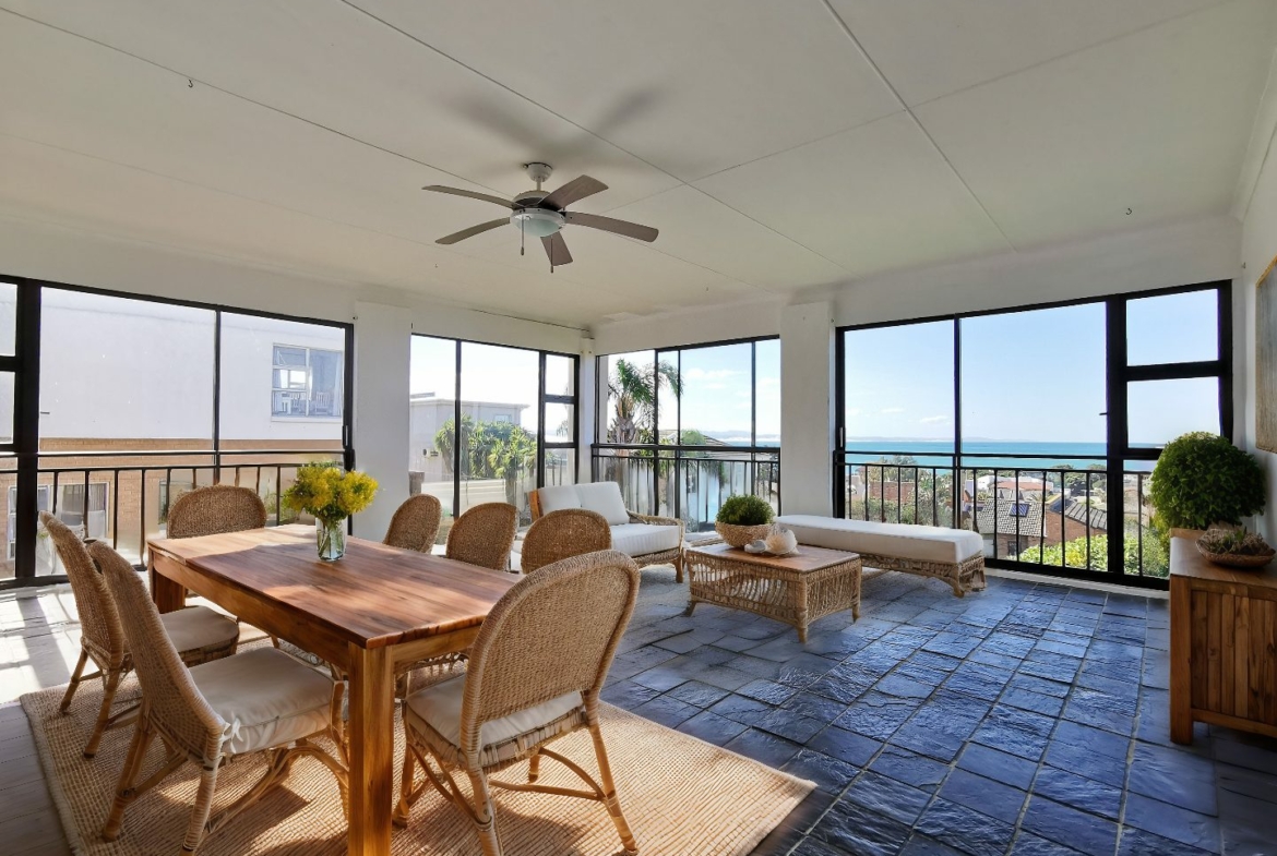 5-bedroom-oceanview-at-jeffreys-bay