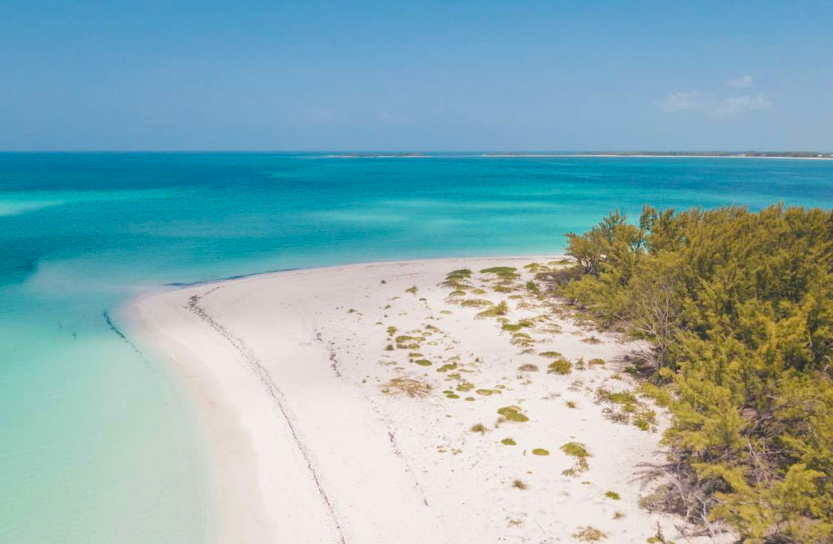 hawks-nest-cay-The-berry-islands-bahamas-caribbean