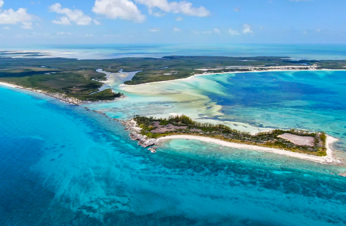 hawks-nest-cay-The-berry-islands-bahamas-caribbean