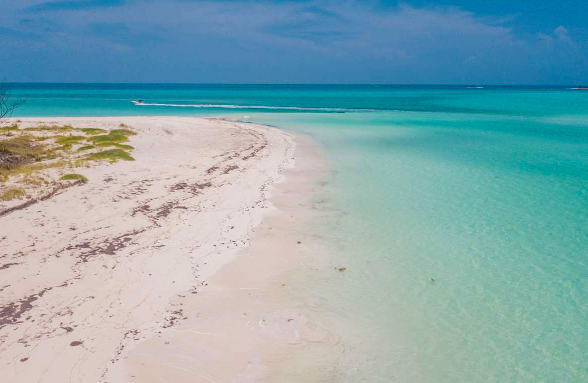 hawks-nest-cay-The-berry-islands-bahamas-caribbean