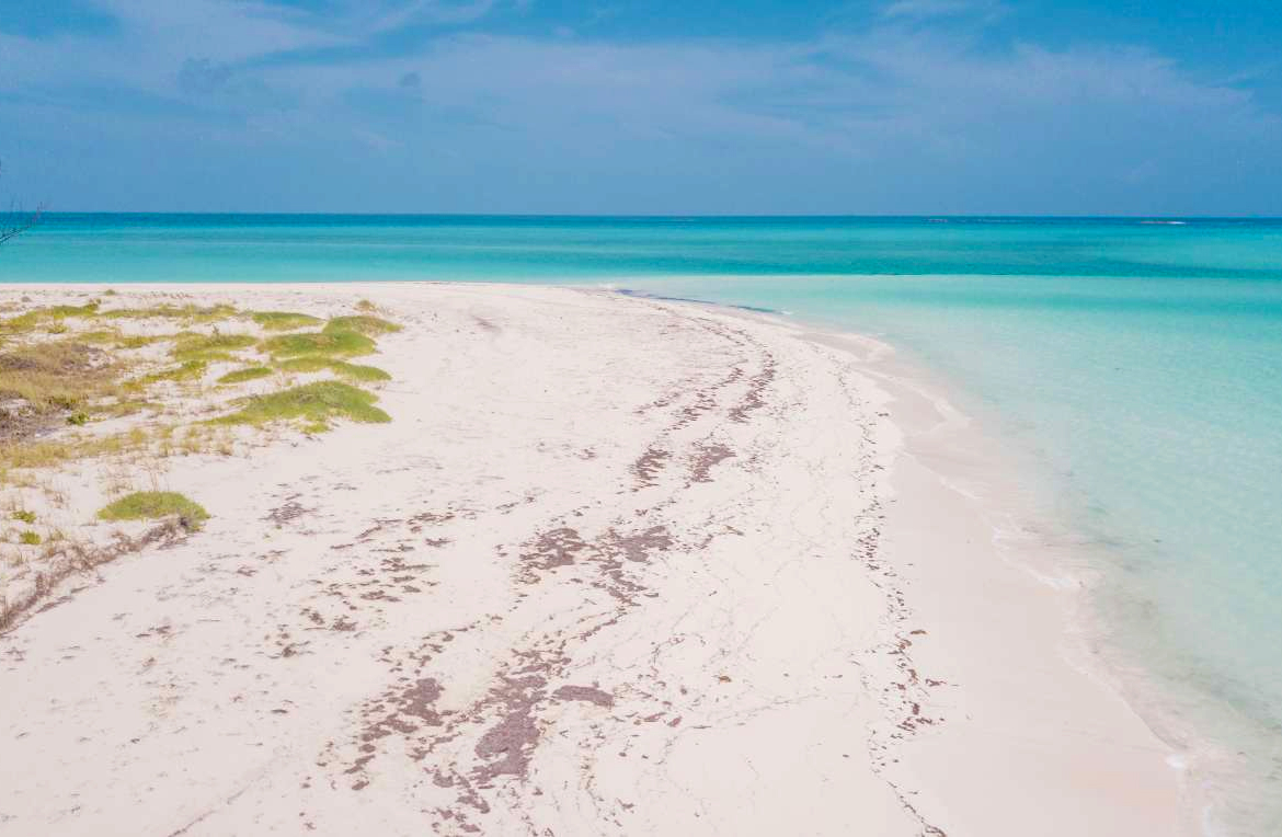 hawks-nest-cay-The-berry-islands-bahamas-caribbean