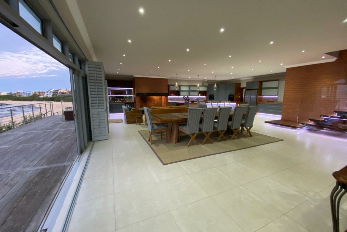 5-bedroom-on-the-sand-at-jeffreys-bay