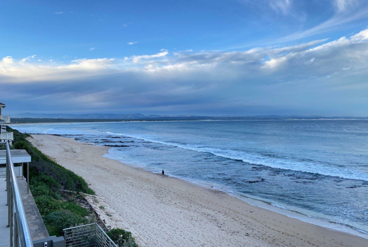 5-bedroom-on-the-sand-at-jeffreys-bay