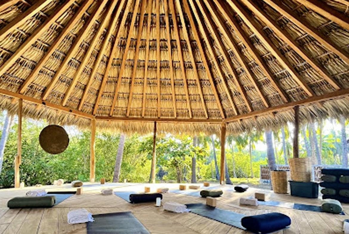 yoga-surf-shacks-at-la-saladita