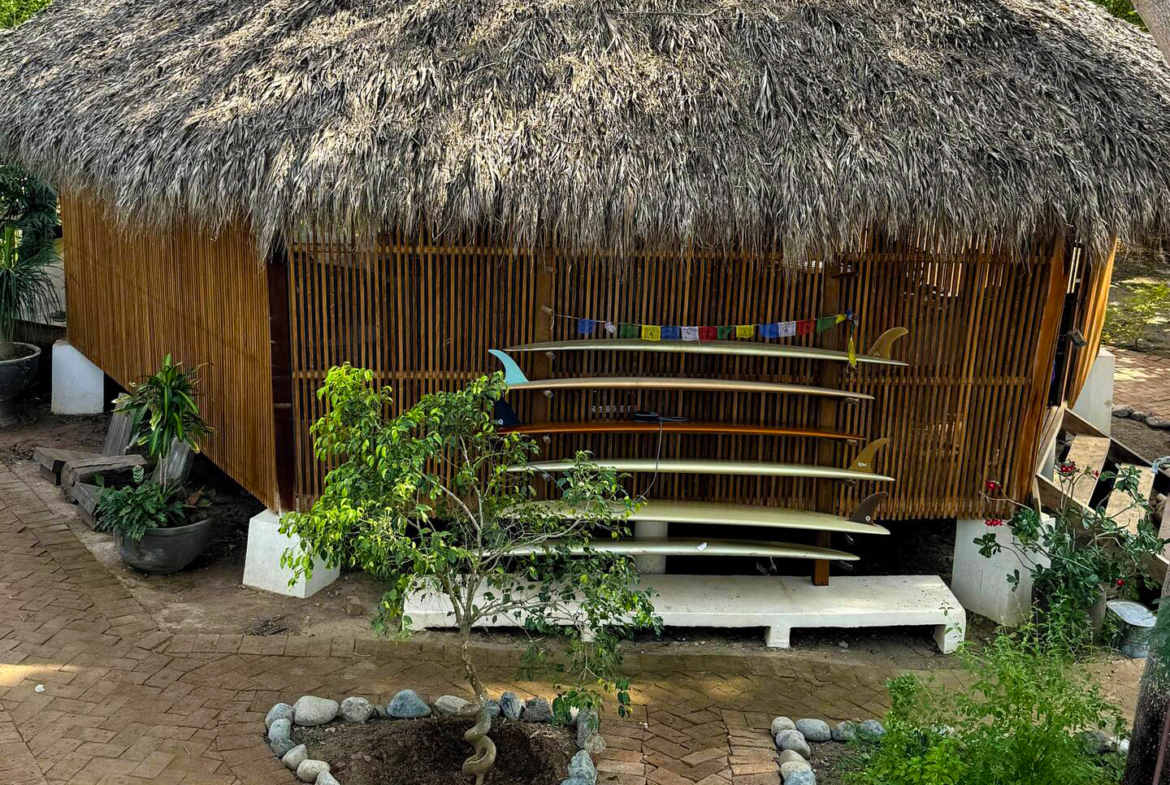 yoga-surf-shacks-at-la-saladita